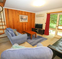 Cedar Holiday Units - Apartment 2 - Internet Find