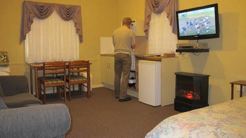 Cedar Lodge Cabins - Internet Find 1