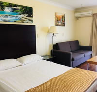 Centenary Motor Inn - Internet Find