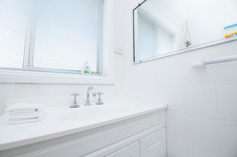 Central March 2 Bed, Walk Everywhere - Internet Find 1