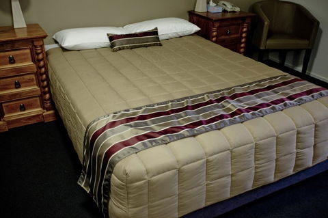 Centrepoint Motor Inn - Internet Find 2