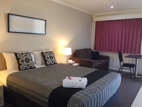 Chinchilla White Gums Motor Inn - Internet Find 0