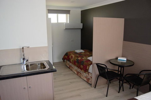 Civic Motor Inn - Internet Find 1