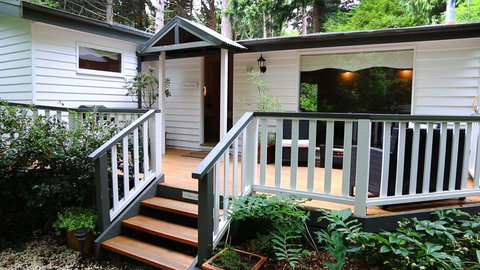 Clarendon Cottages - Internet Find 3