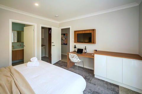 Clarinda Street Apartments - Internet Find 1