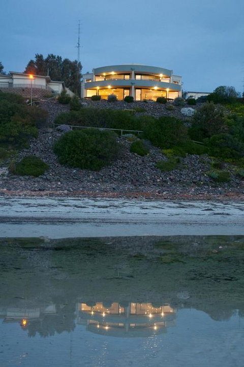 Cliff House Beachfront Villas - Internet Find 3