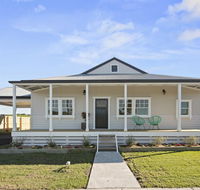 Cloverdale Cottage - Internet Find