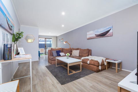 Coastal Convenience! Walk To The Shops & Cafes... - Internet Find 0
