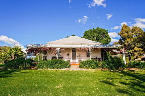 Cockfighters Ghost Vineyard Accommodation - Internet Find 1
