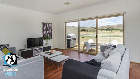 Contemporary Golf Course Frontage 3BR - Internet Find 1