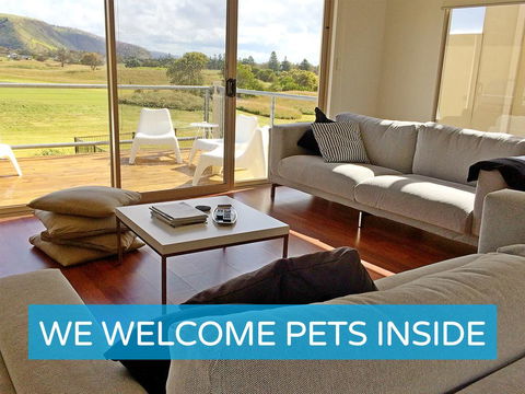 Contemporary Golf Course Frontage 3BR - Internet Find 0