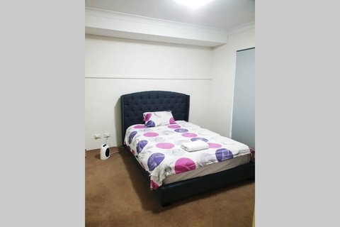Convenient One Bedroom Apartment Close To City - Internet Find 0