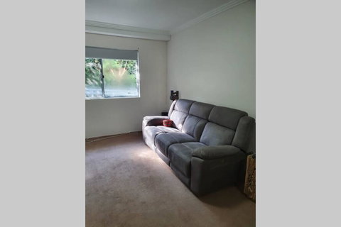 Convenient One Bedroom Apartment Close To City - Internet Find 3