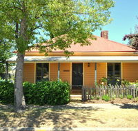 Cooma Cottage - Internet Find