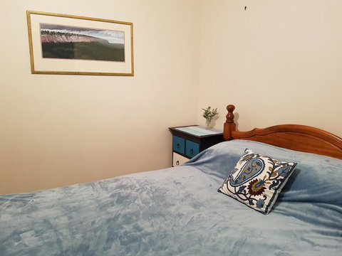 Cosy Quiet Bedroom Ferny Grove - Internet Find 1