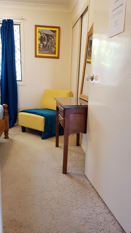 Cosy Quiet Bedroom Ferny Grove - Internet Find 2
