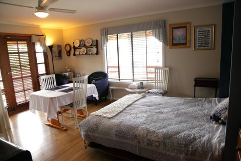 Cottage On Main - Internet Find 1
