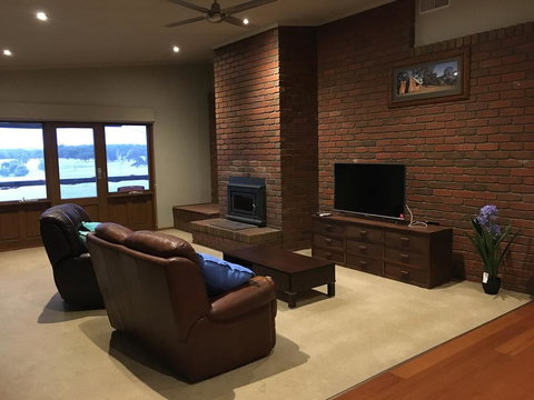 Country Farm House Close To Ballarat - Internet Find 3