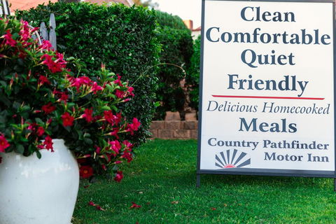 Country Pathfinder Motor Inn - Internet Find 1