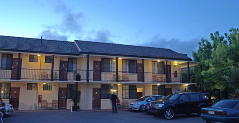 Country Plaza Motel - Internet Find 1