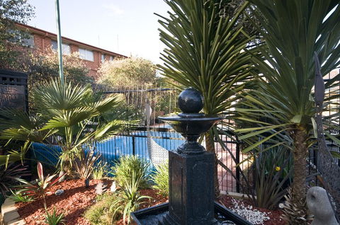 Country Plaza Motel - Internet Find 2
