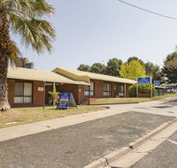 Country Roads Motor Inn - Internet Find