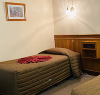 County Lodge Motor Inn - Internet Find