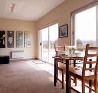 Couples Retreat with Mountain View Near Hobart - Internet Find