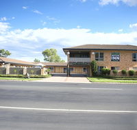Cousins Motor Inn - Internet Find