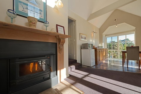 Crabtree Riverfront Cottages - Internet Find 1