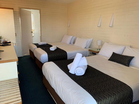 Crest Motor Inn - Internet Find 2