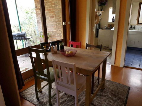 Cute Cottage On Byng - Walk To Town AND Pet Friendly - Internet Find 2