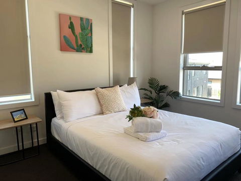 Delicate And Peaceful Bundoora Townhouse 11-R2 - Internet Find 0