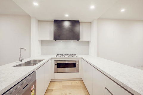 Delicate And Peaceful Bundoora Townhouse 11-R3 - Internet Find 2