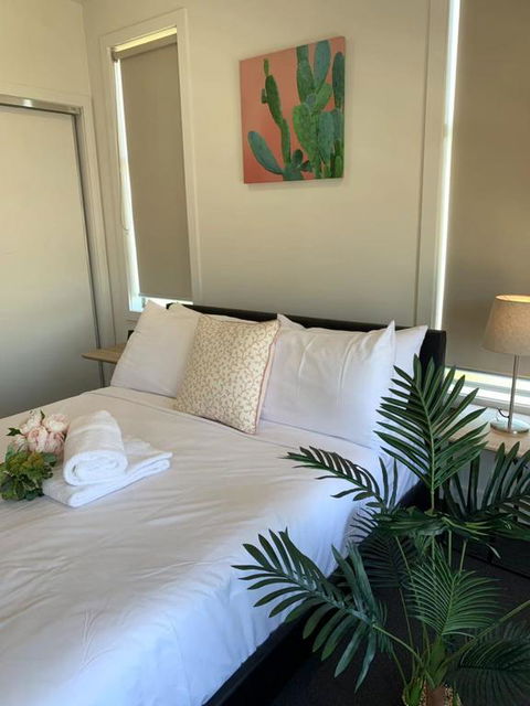 Delicate And Peaceful Bundoora Townhouse 12-R3 - Internet Find 3