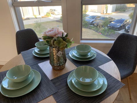 Delicate And Peaceful Bundoora Townhouse 13-R3 - Internet Find 1
