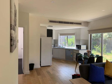 Delightful Bedroom In Bentleigh East - Internet Find 1