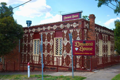 Diamond House Heritage Restaurant And Motor Inn - Internet Find 0