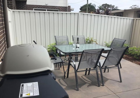 Discover Warilla - Bright And Airy Townhouse Near The Beach And Lake - Internet Find 1