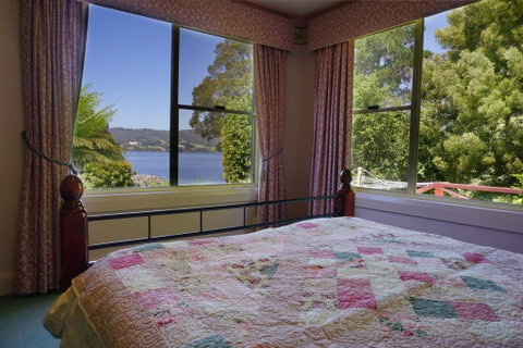 Donalea Bed And Breakfast & Riverview Apartment - Internet Find 2