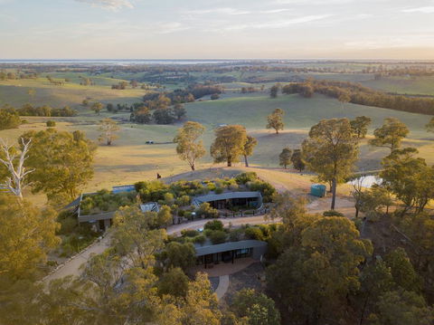 Down To Earth Farm Retreat - Internet Find 1
