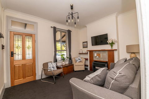 Edward Cottage Heritage, Central, Comfortable. - Internet Find 0