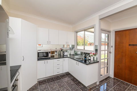 Edward Cottage Heritage, Central, Comfortable. - Internet Find 2