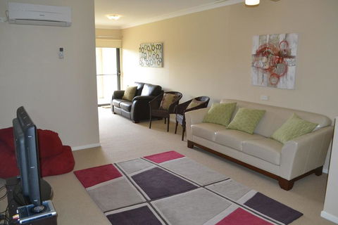 ELSINOR Townhouse 8 Mulwala - Internet Find 3