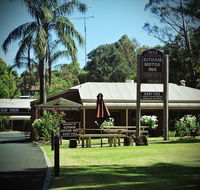 Eltham Motor Inn - Internet Find