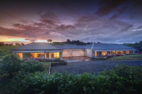 Emerald Lodge - Internet Find 2