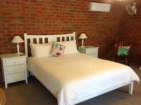 Emeu Inn Bed & Breakfast - Internet Find 1