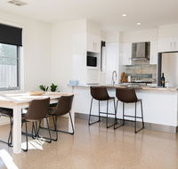 Endsleigh II - Cosy 2 Bedroom Villa Free Wifi Near CBD - Internet Find
