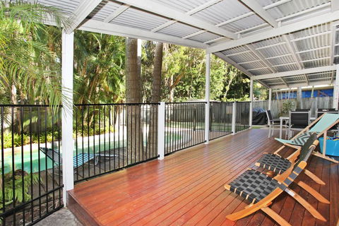 FABULOUS HOLIDAY HIDEAWAY - COOLUM BEACH - Internet Find 1