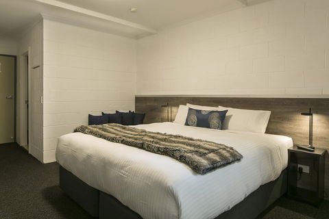 Falls Creek Hotel - Internet Find 2